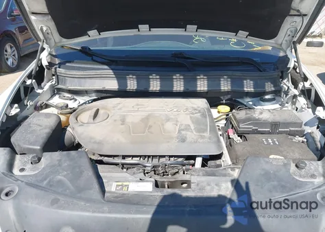 2015 Jeep Cherokee Latitude z USA, uszkodzony, nr VIN 1C4PJMCS1FW610169